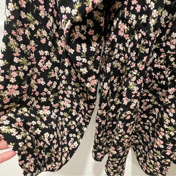 Torrid Blouse elasticized neckline Long wide sleeves with smocking. Size 3 - Picture 3 of 4